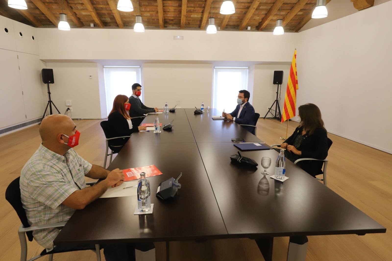 El vicepresident Pere Aragonès i la consellera Budó signen per l'Amnistia